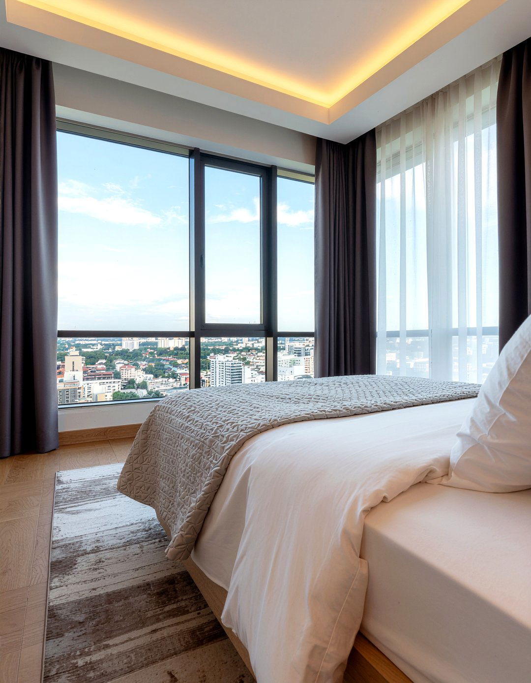 Layered Window Treatments - 30 penthouse bedroom ideas