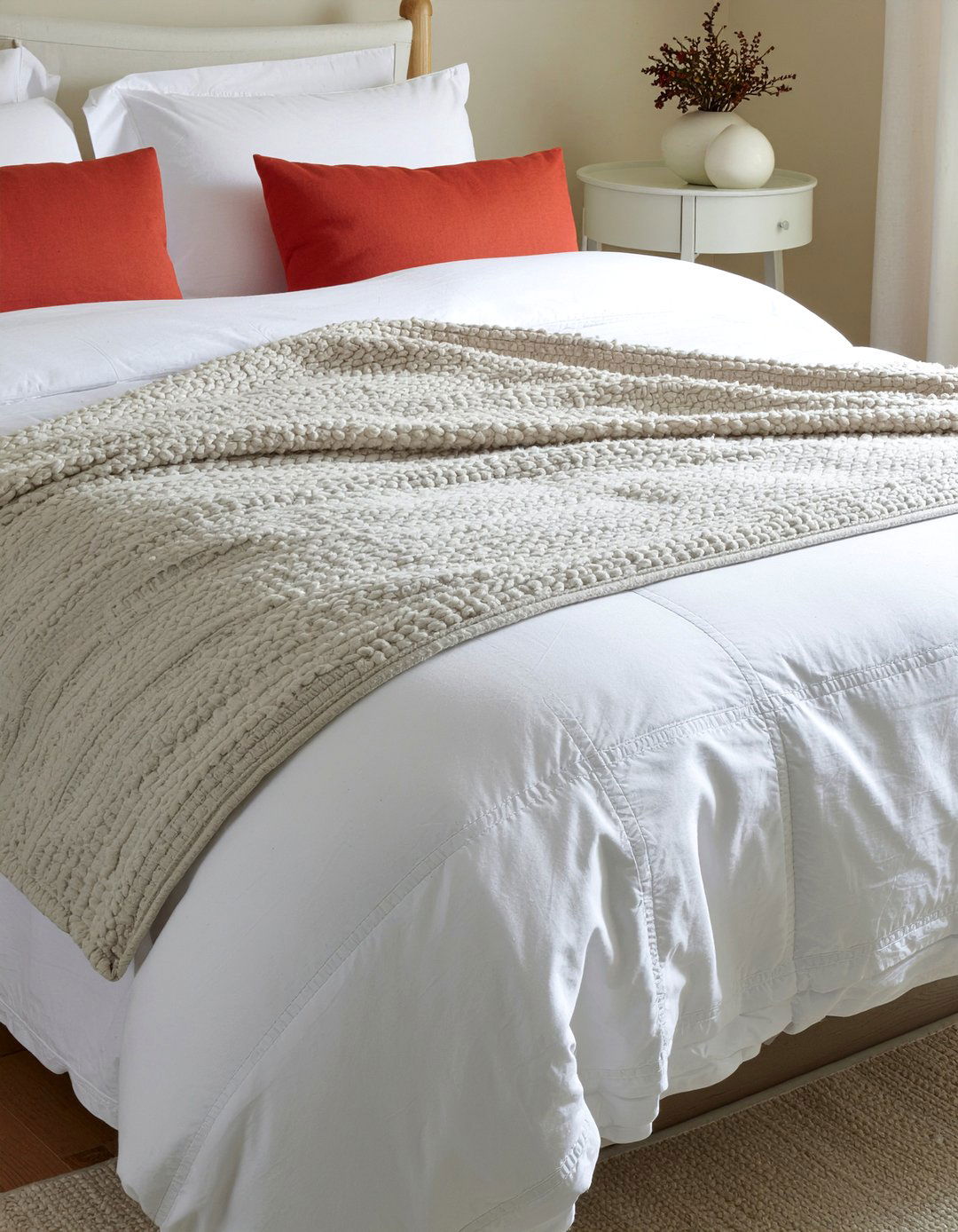 Layered bedding traditional style - 30 traditional bedroom ideas