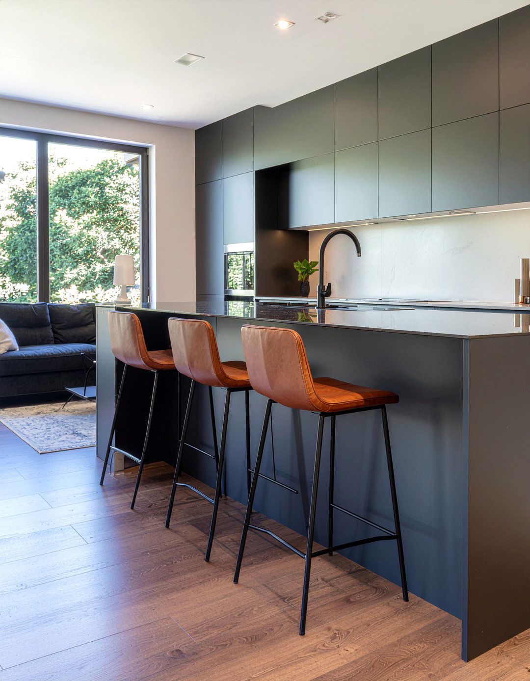 Leather Bar Stools - 30 kitchen warmth ideas