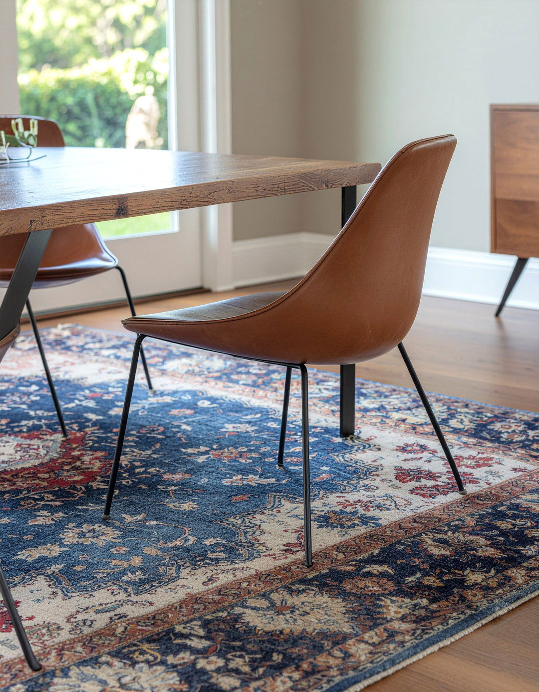 Leather Dining Chair - 30 rustic modern dining room ideas