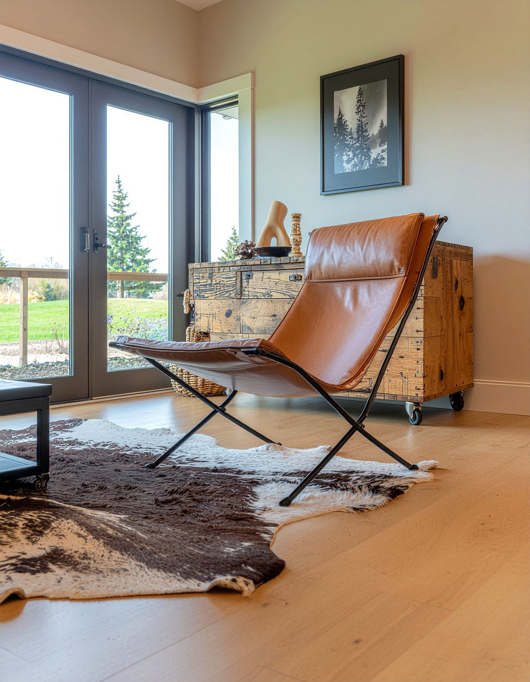 Leather butterfly chair - 30 living room lounge chair ideas