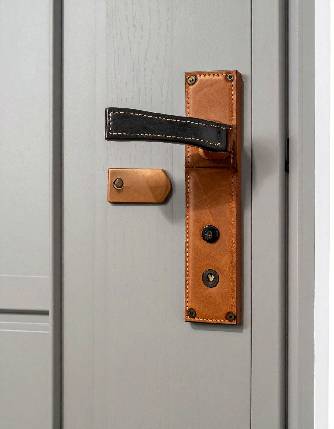 Leather door handles - 30 leather decor ideas