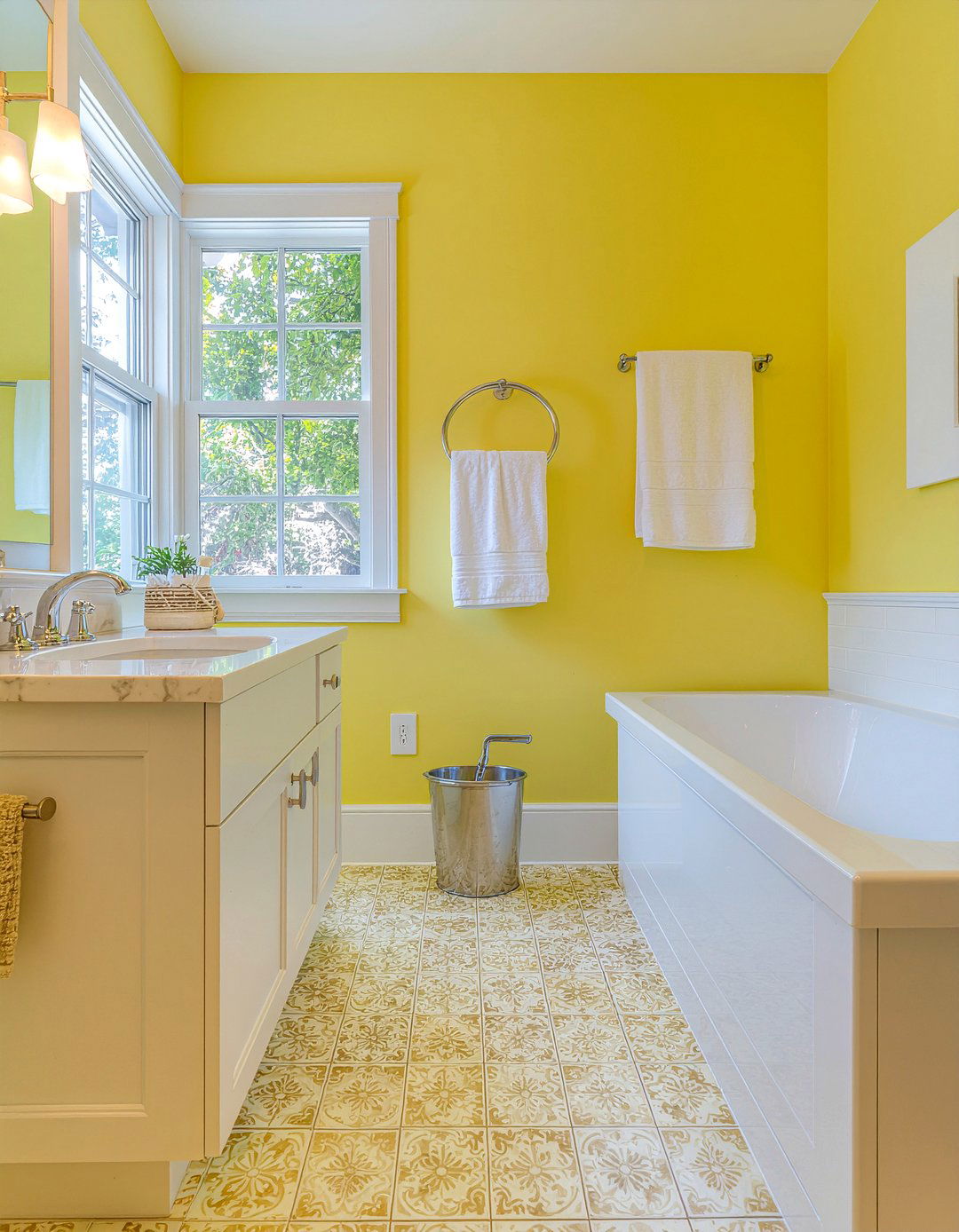 Lemon yellow bathroom - 30 small bathroom color ideas