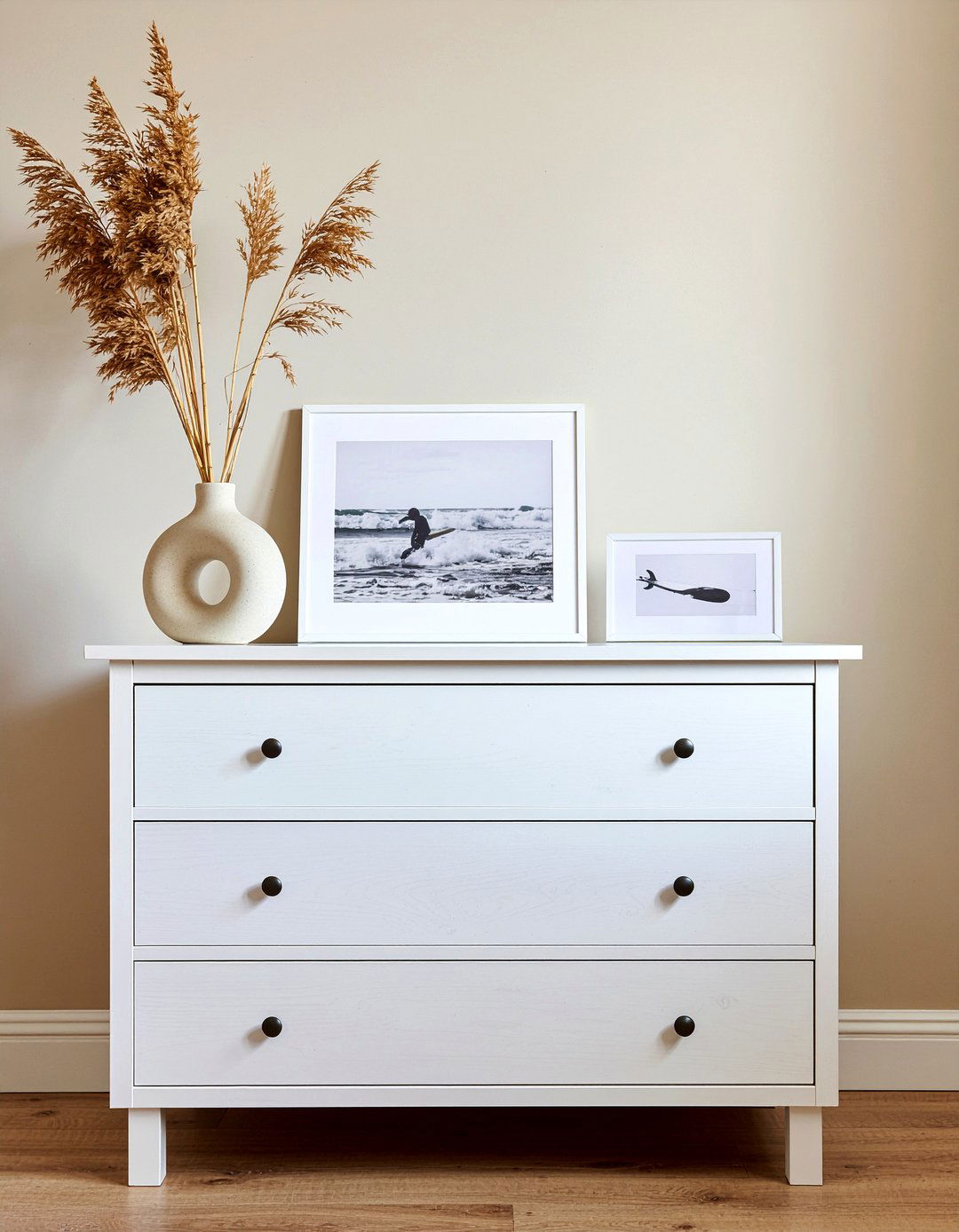 Light Wood Dresser - 30 surfing bedroom ideas