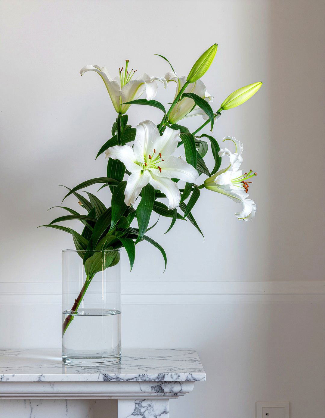 Lily glass cylinder - 30 living room flower arrangements