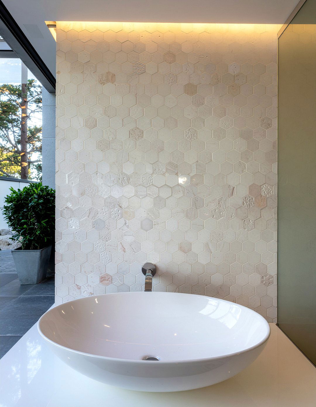 Limestone mosaic tile accent - 30 limestone tile bathroom ideas