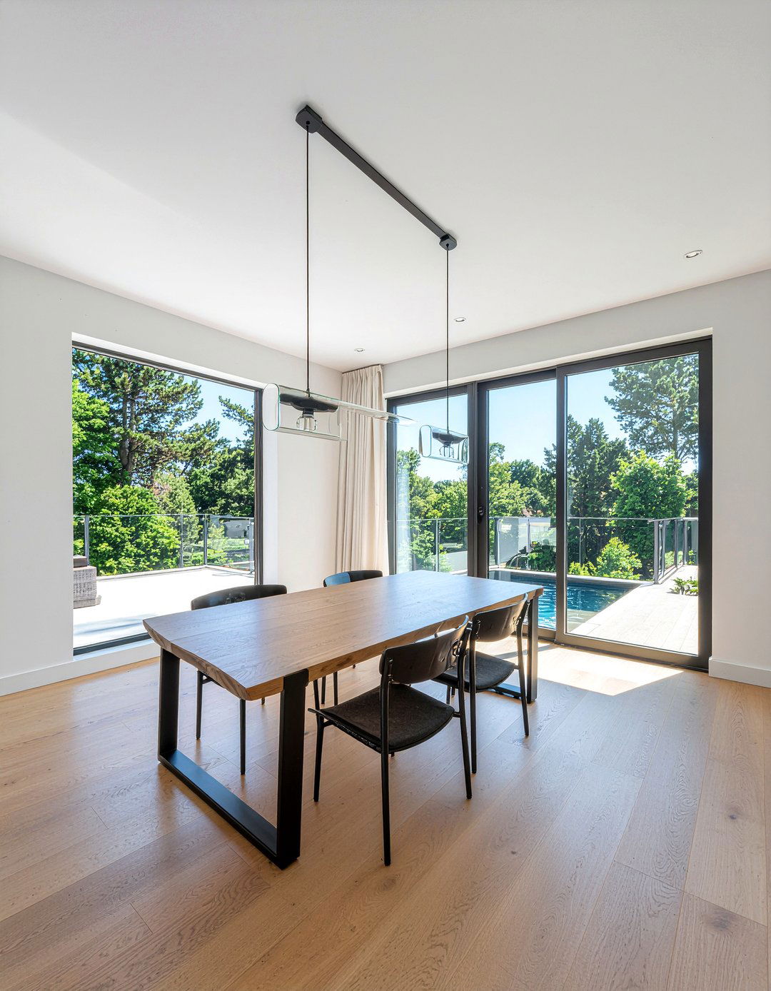 Linear Glass Pendant Cluster - 30 multiple pendant dining room ideas