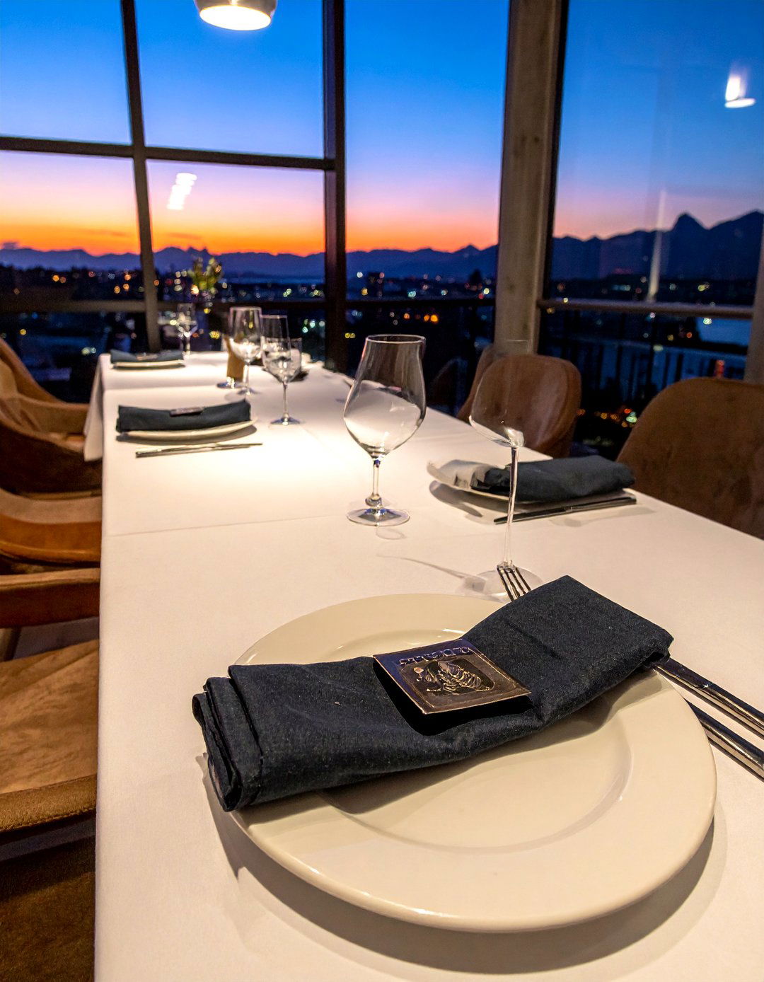 Linen Napkin Set - 30 twilight dining room ideas