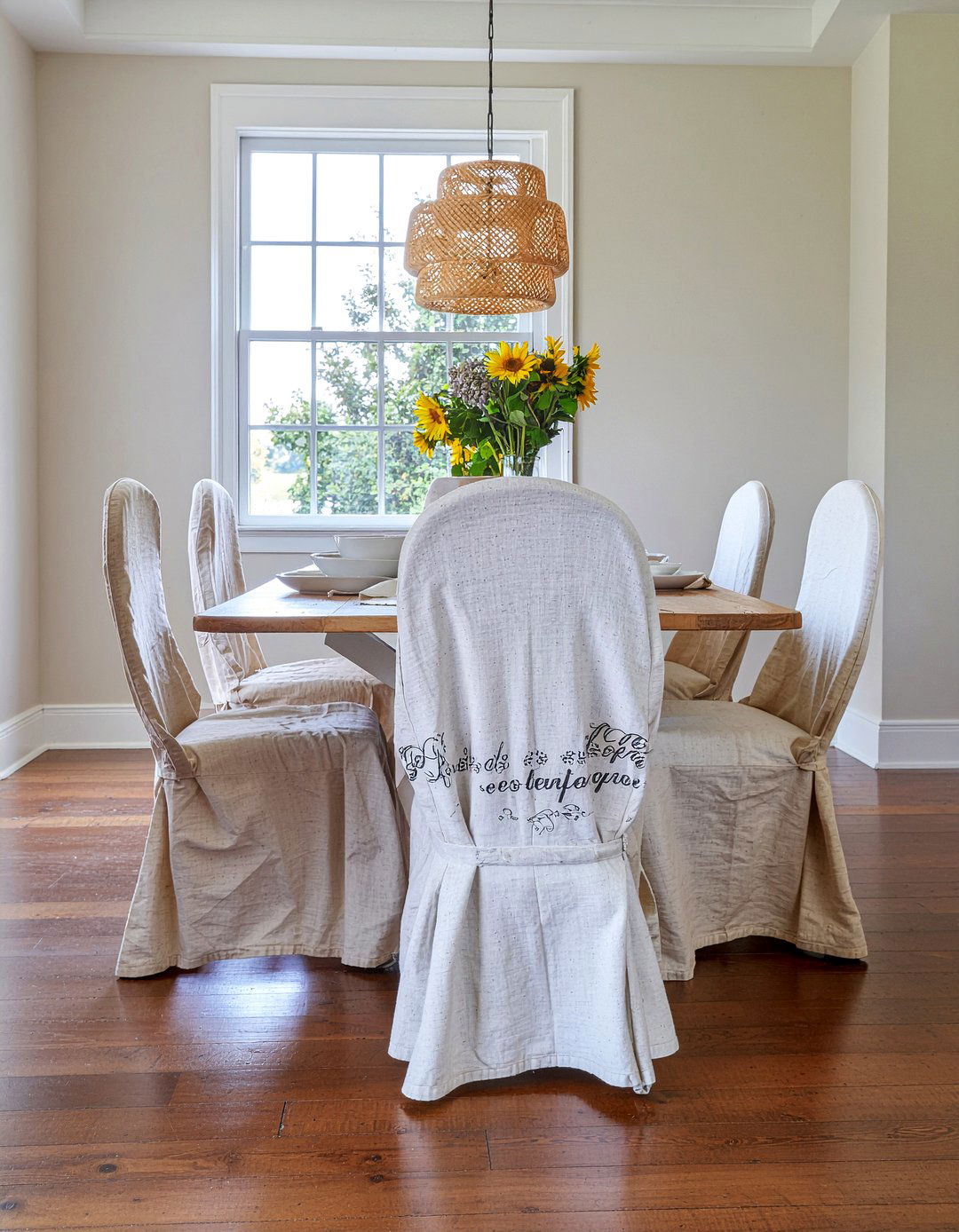 Linen Slipcovered Chairs - 30 French country dining room ideas