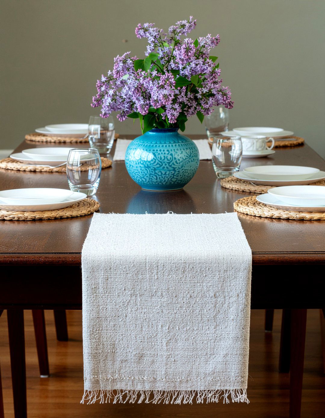 Linen Table Runner - 30 dining room classic element ideas