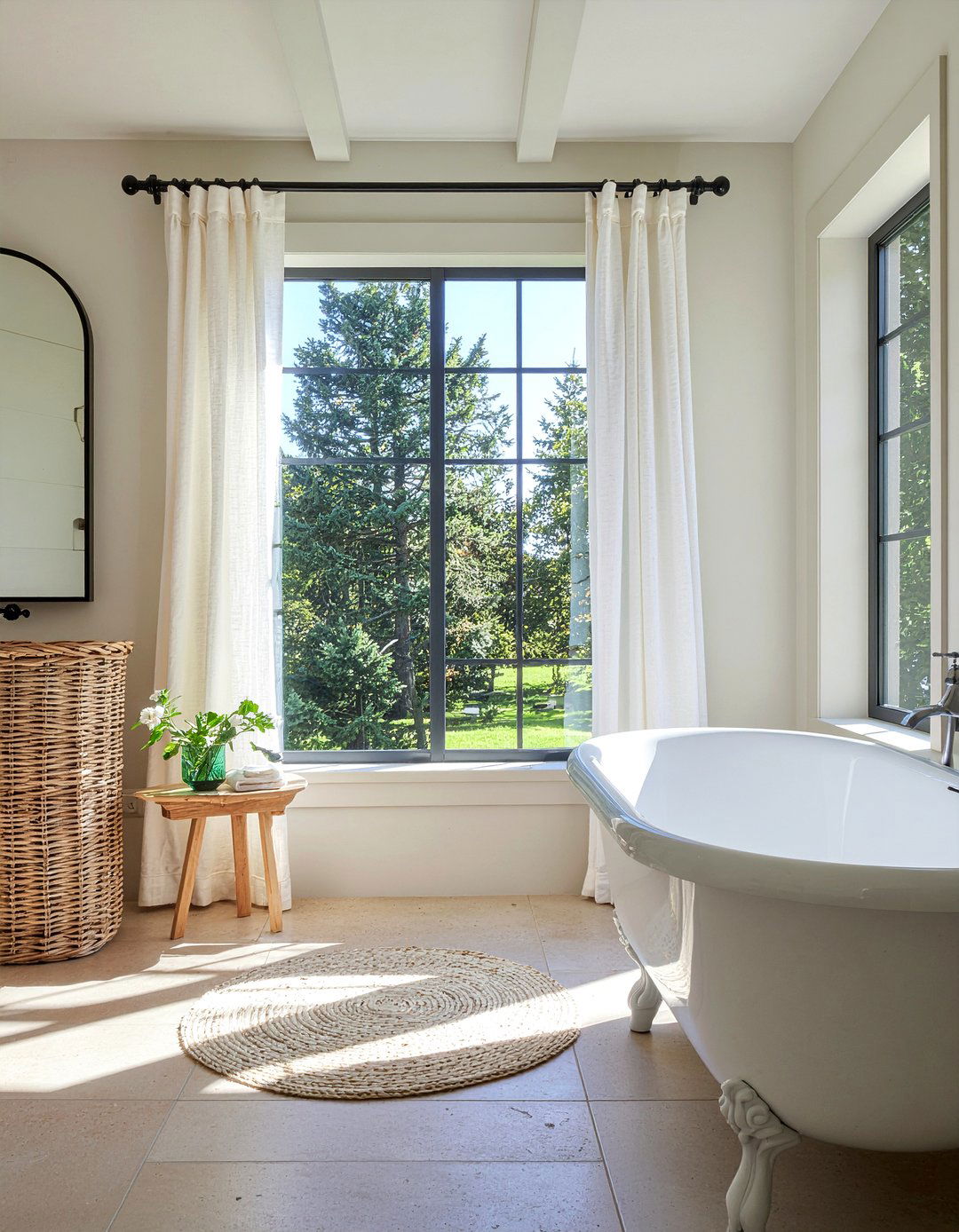 Linen window curtains - 30 French country bathroom ideas