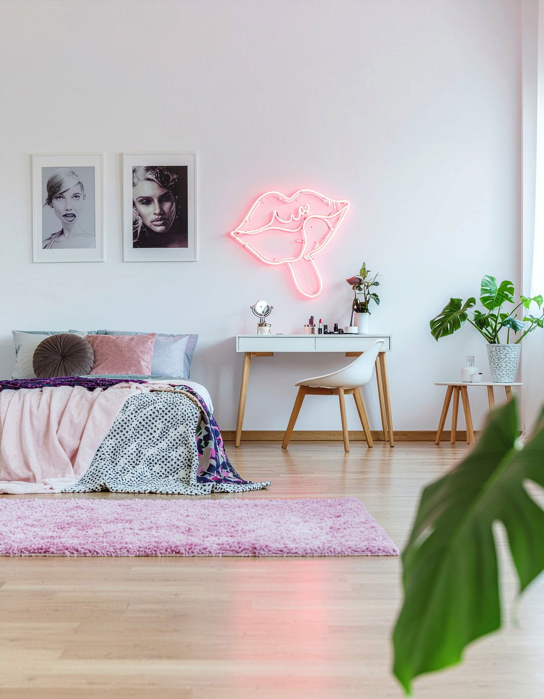 Lips Neon Light - 30 bedroom led signs