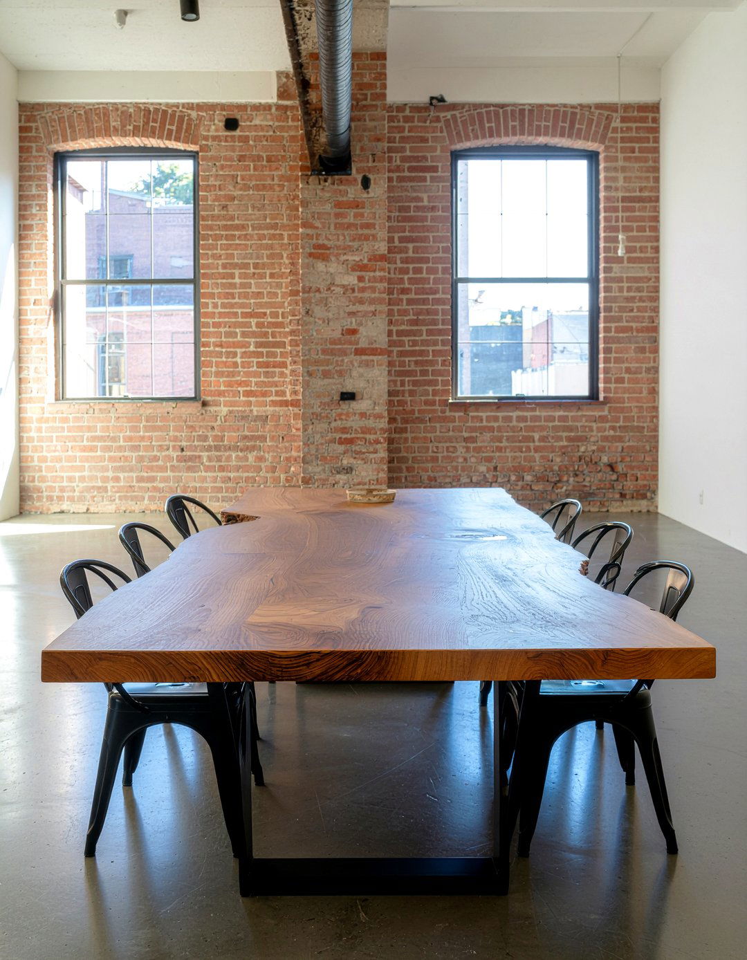 Live edge oak dining table - 30 oak dining table ideas