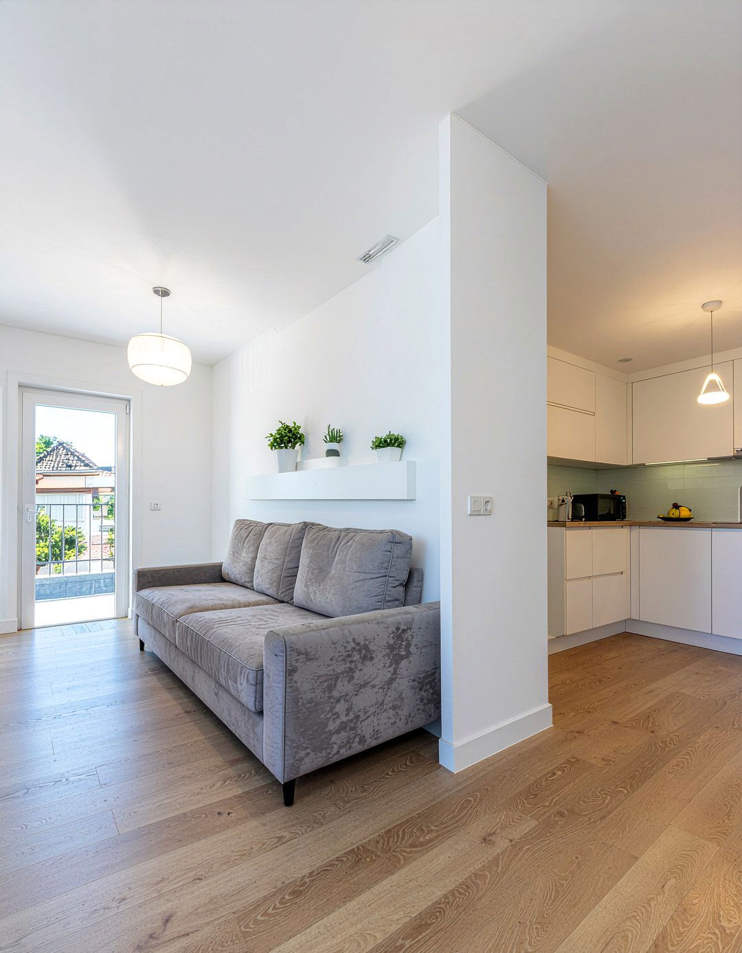 Living room with half wall divider - 30 oddly shaped living room ideas