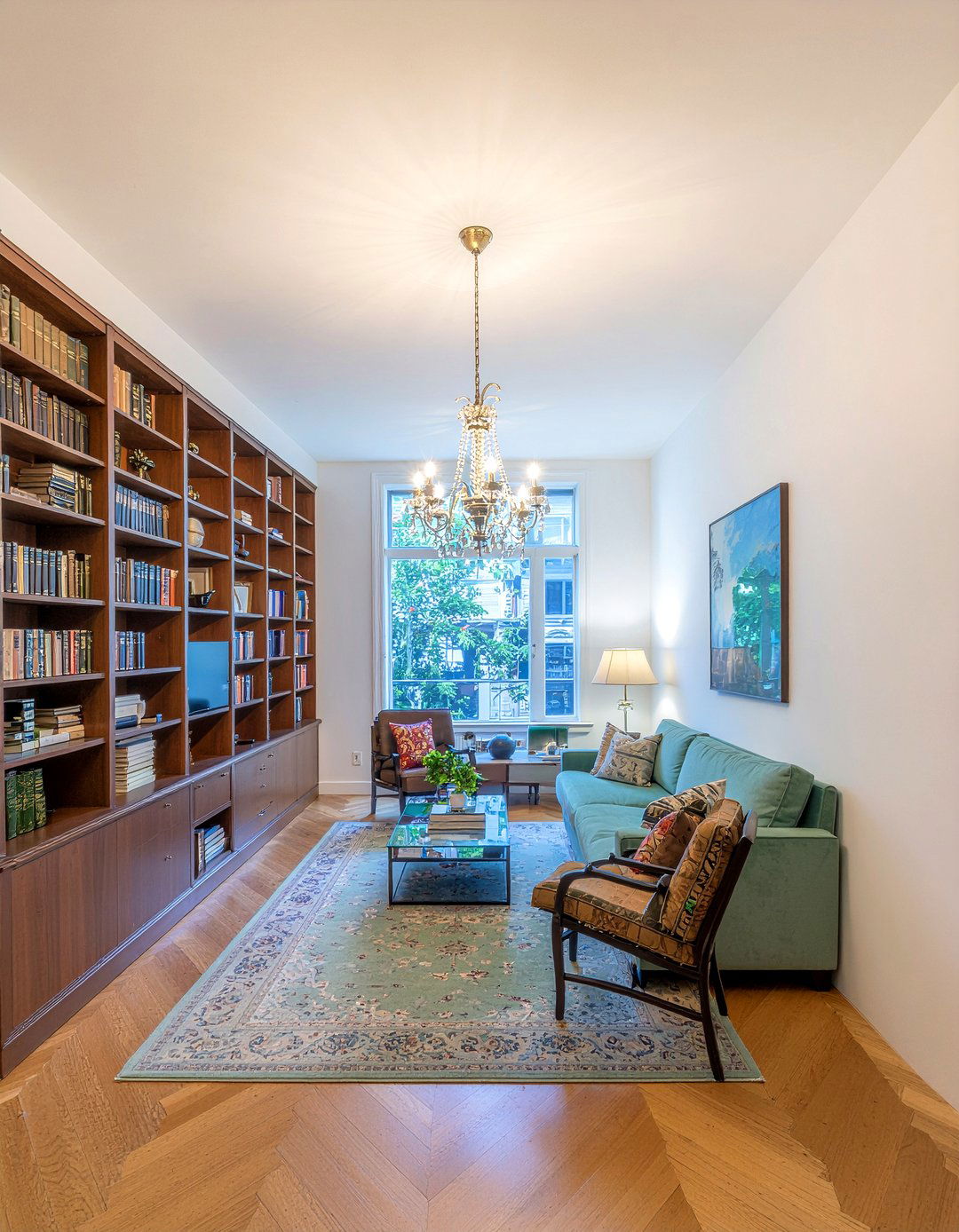 Living room with high ceilings and narrow floor - 30 oddly shaped living room ideas