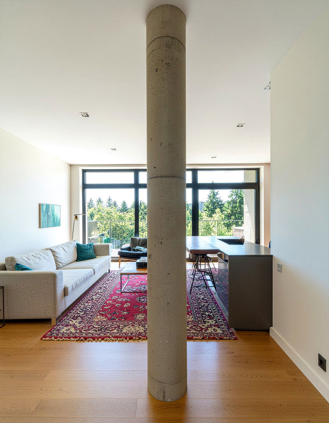 Living room with large pillars - 30 oddly shaped living room ideas