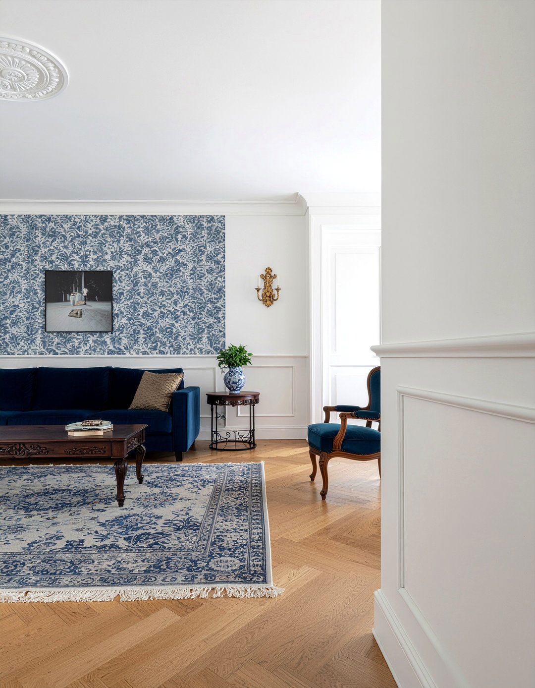 Living room with wainscoting - 30 traditional living room ideas