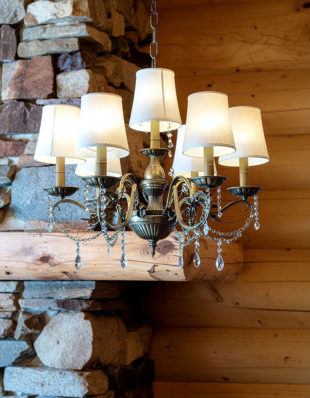 Log cabin chandelier dining room - 30 rustic chandelier dining room ideas