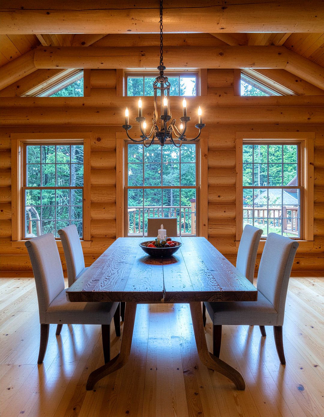 Log cabin dining room - 30 rustic dining room ideas