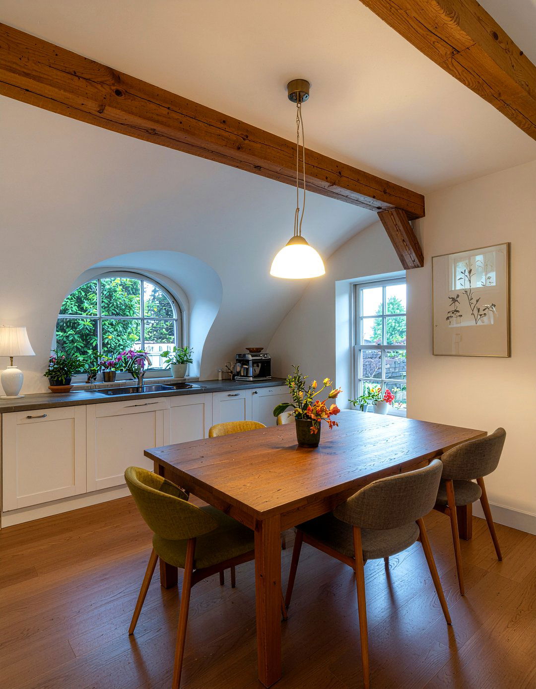 Low Ceiling Dining Room - 30 English cottage dining room ideas