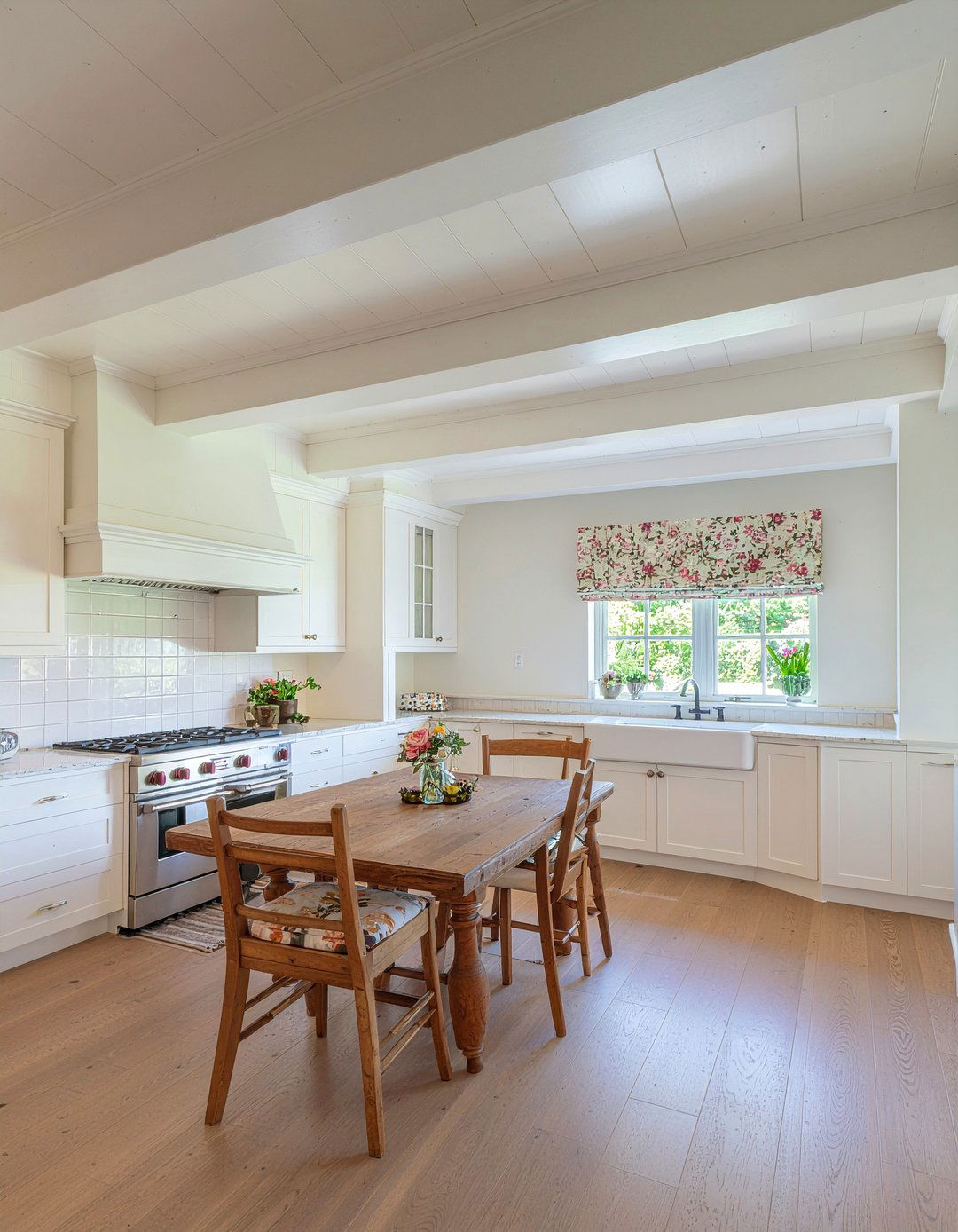 Low Ceiling Exposed Beams - 30 kitchen exposed beam ideas