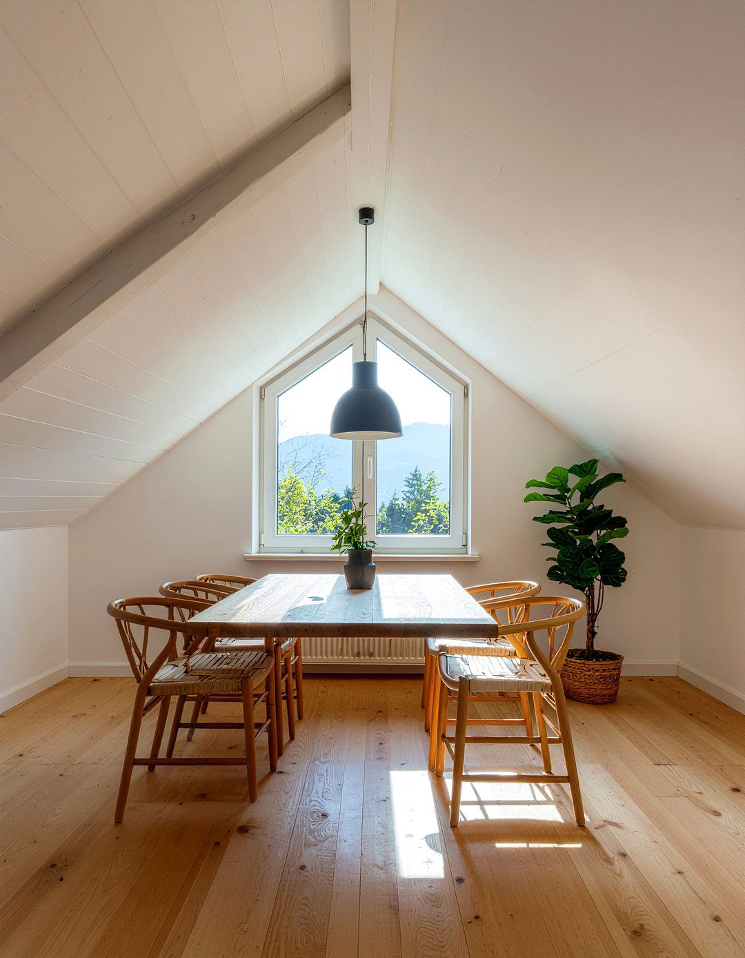 Low Ceiling - 30 English country dining room ideas