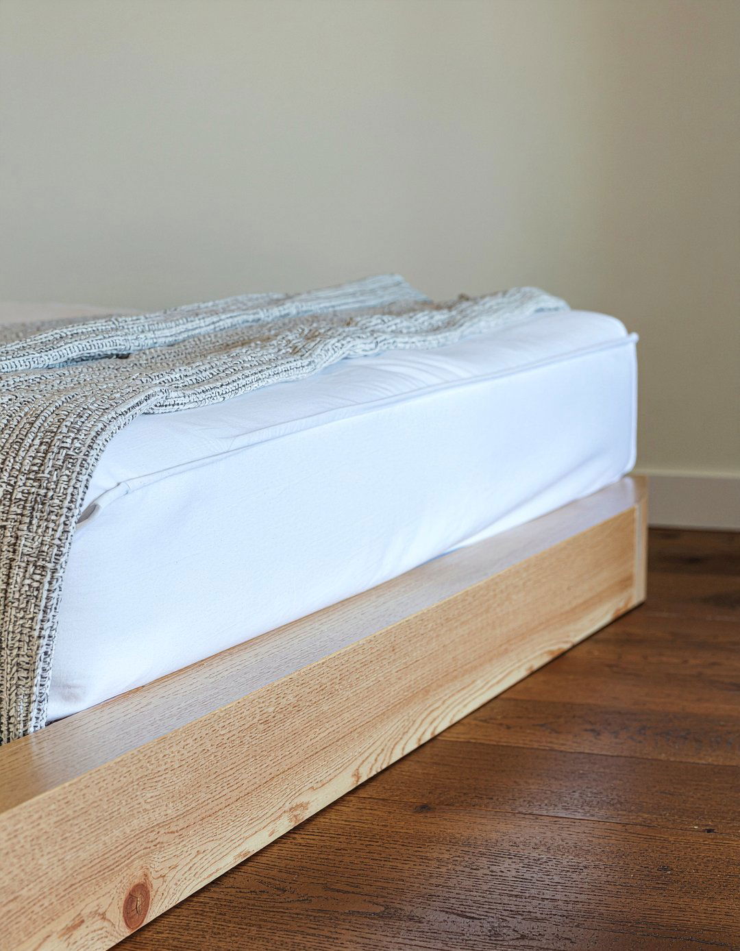 Low Profile Bed - 30 relaxation bedroom ideas