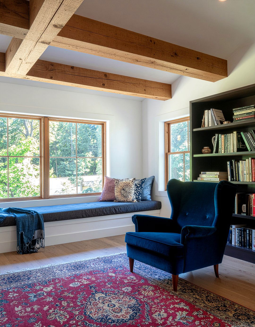 Low ceiling wood beams - 30 exposed beam living room ideas