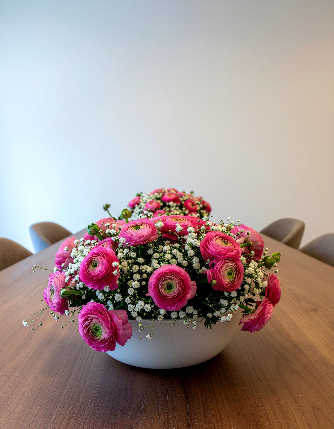 Low profile flower arrangement - 30 floral centerpiece dining ideas