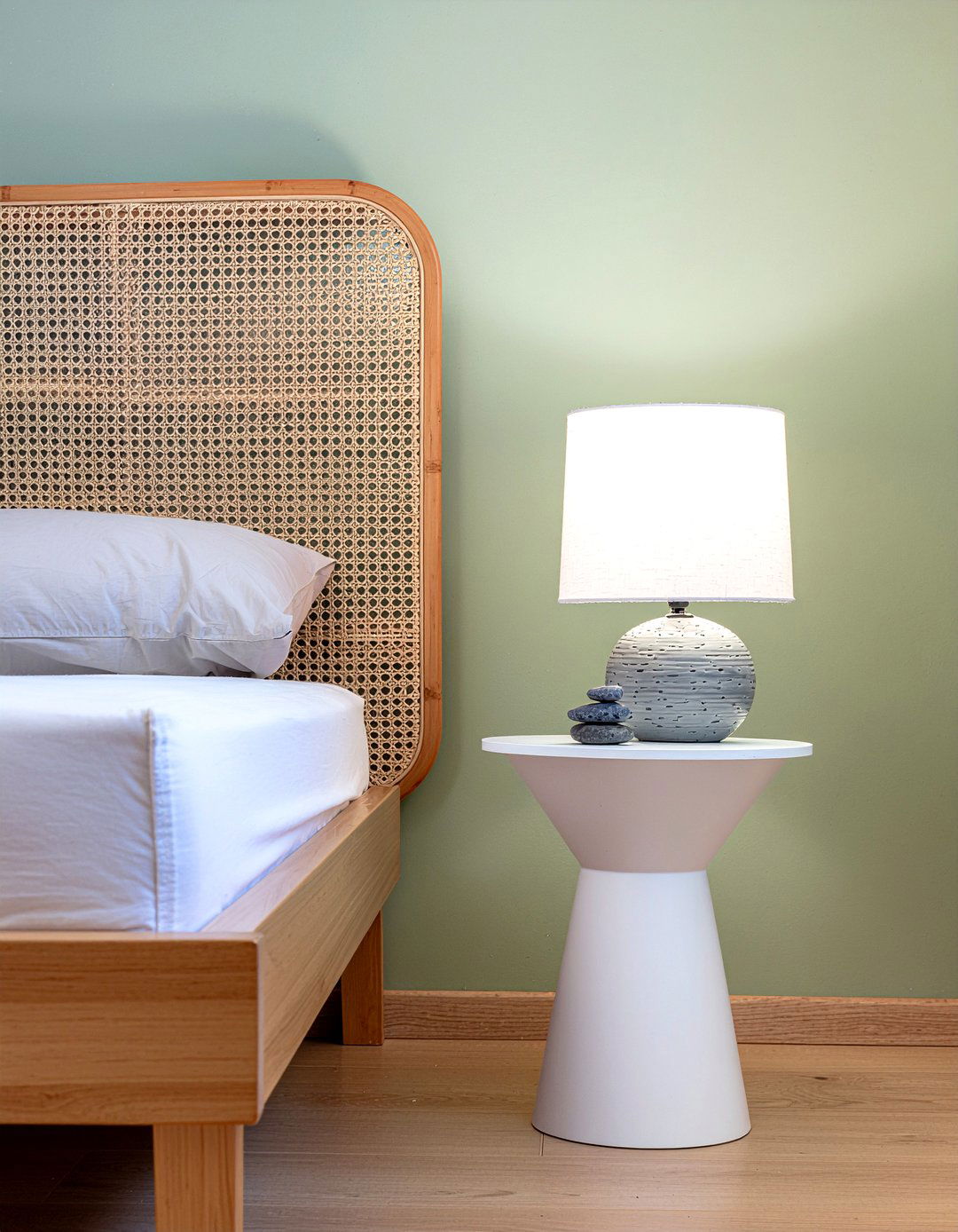 Low round nightstand - 30 bedroom round nightstands