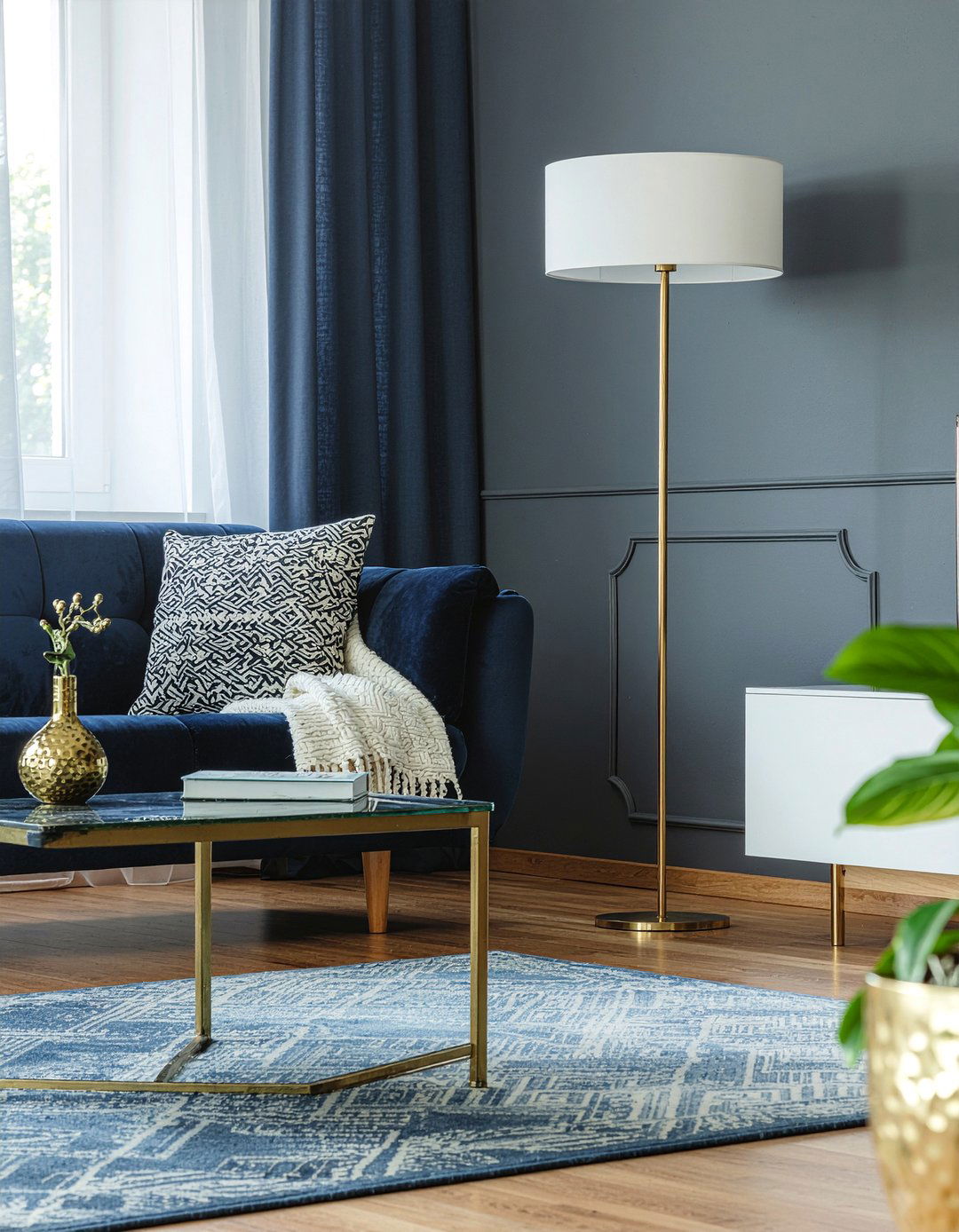 Lucite Floor Lamp - 30 living room lucite furniture ideas