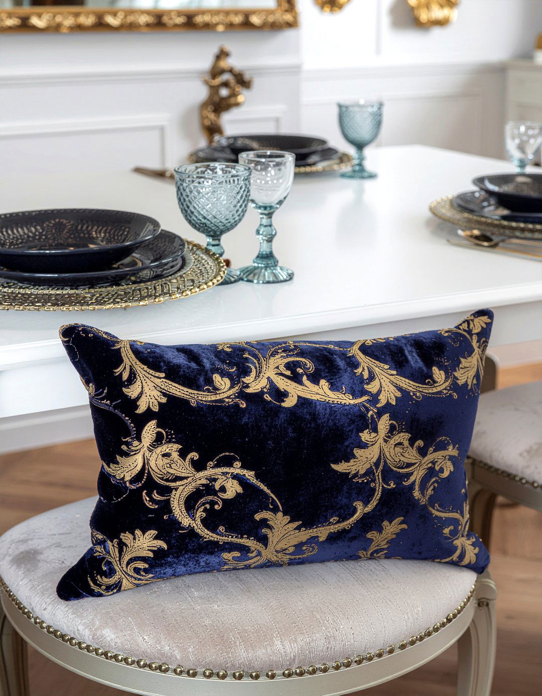 Luxury velvet passover pillows - 30 Passover seder dining room ideas