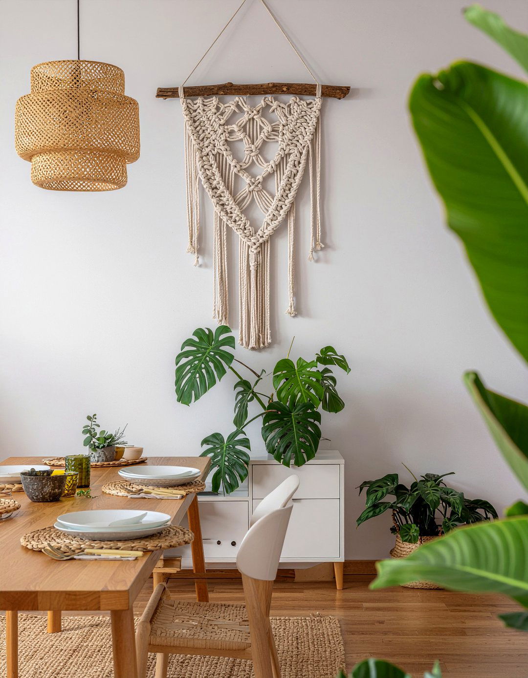 Macrame wall hanging - 30 DIY dining room ideas