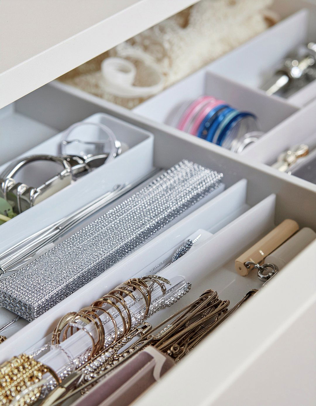 Magnetic Jewelry Strip - 30 bedroom jewelry storage ideas