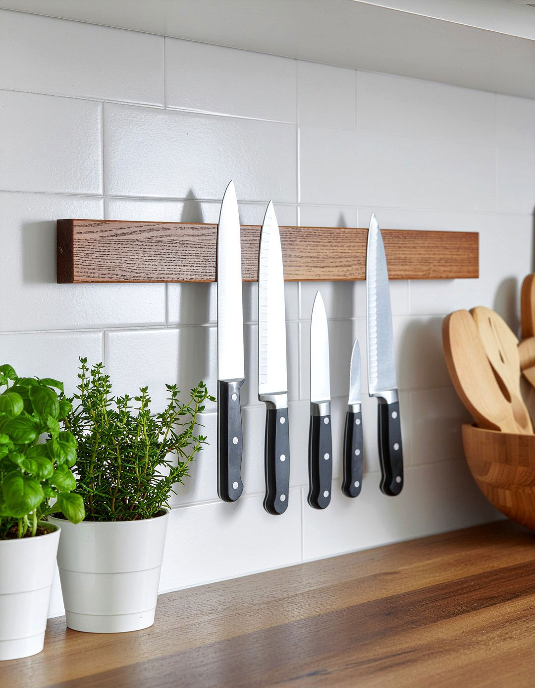 Magnetic Knife Strip - 30 kitchen prep area ideas