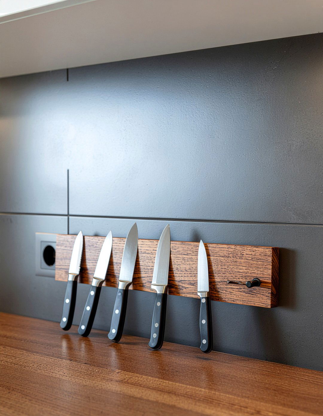 Magnetic Knife Strip - 30 practical kitchen ideas