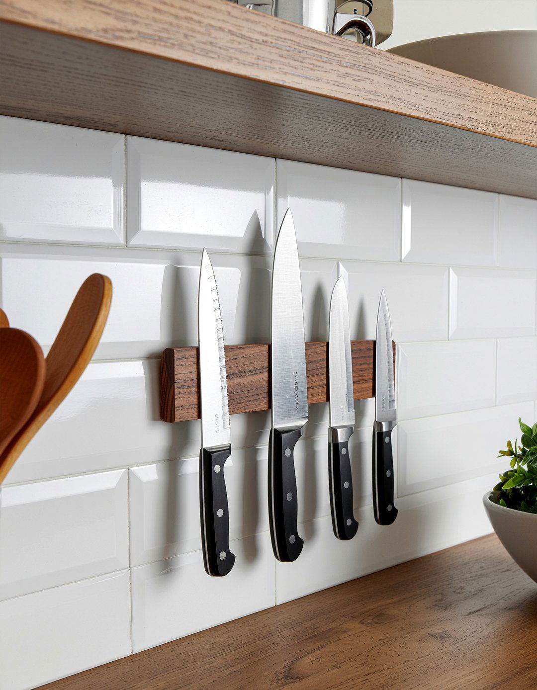 Magnetic Knife Strip - 30 clutter-free kitchen ideas
