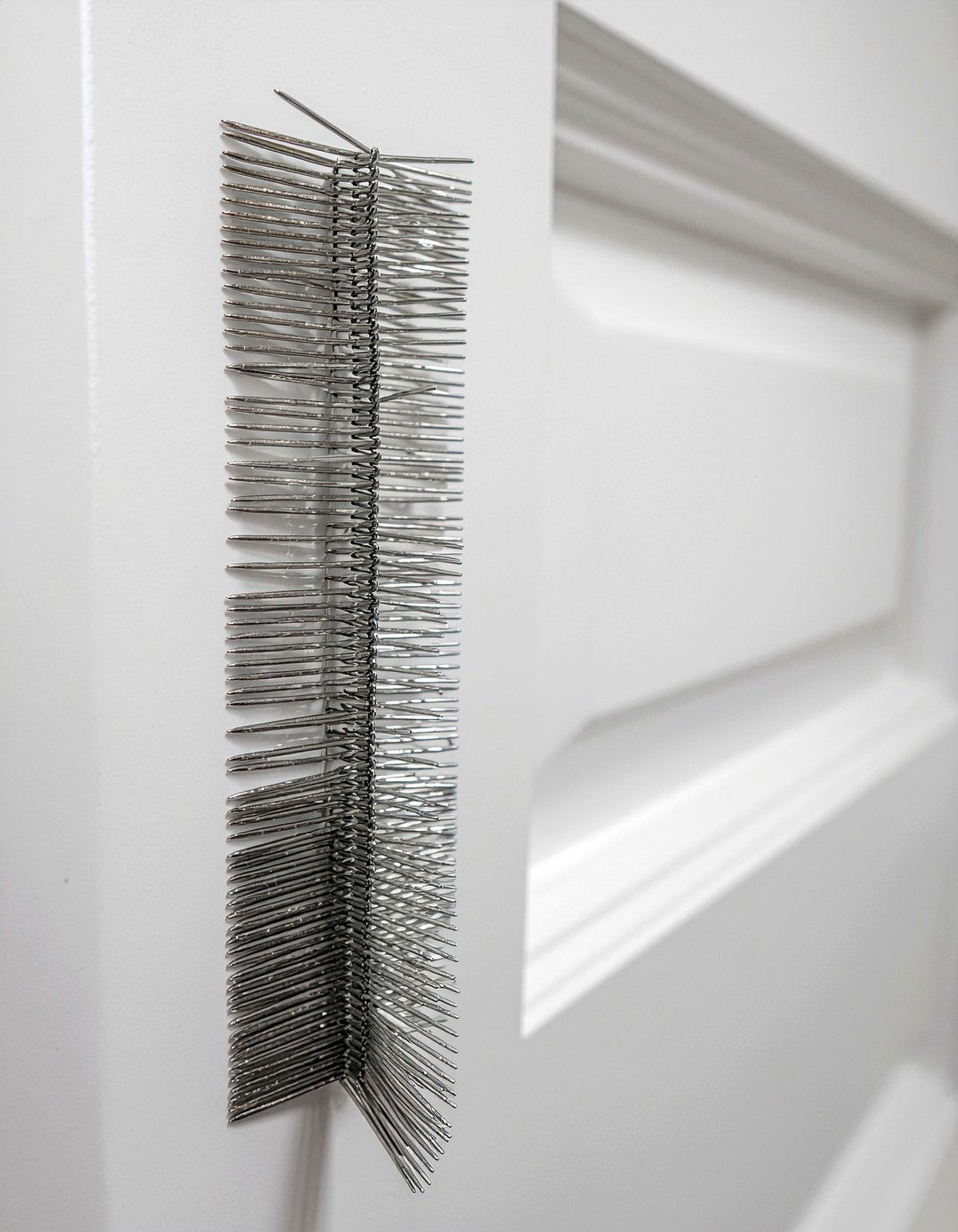 Magnetic strip for bobby pins - 30 bathroom clutter-free ideas