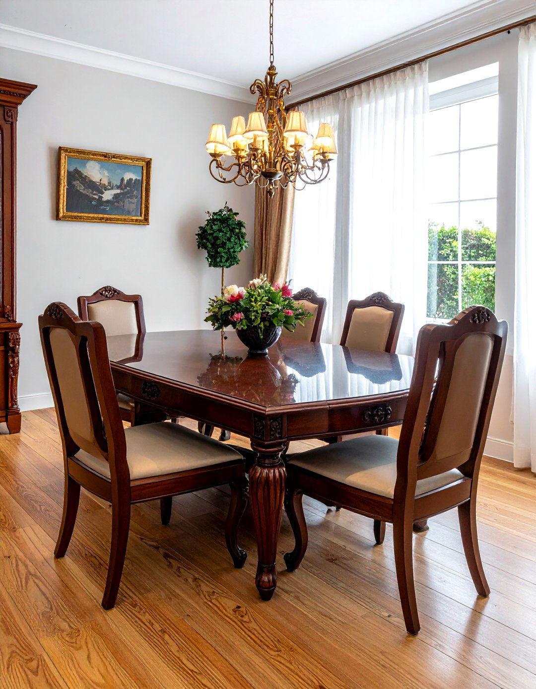 Mahogany Dining Table - 30 traditional dining room ideas