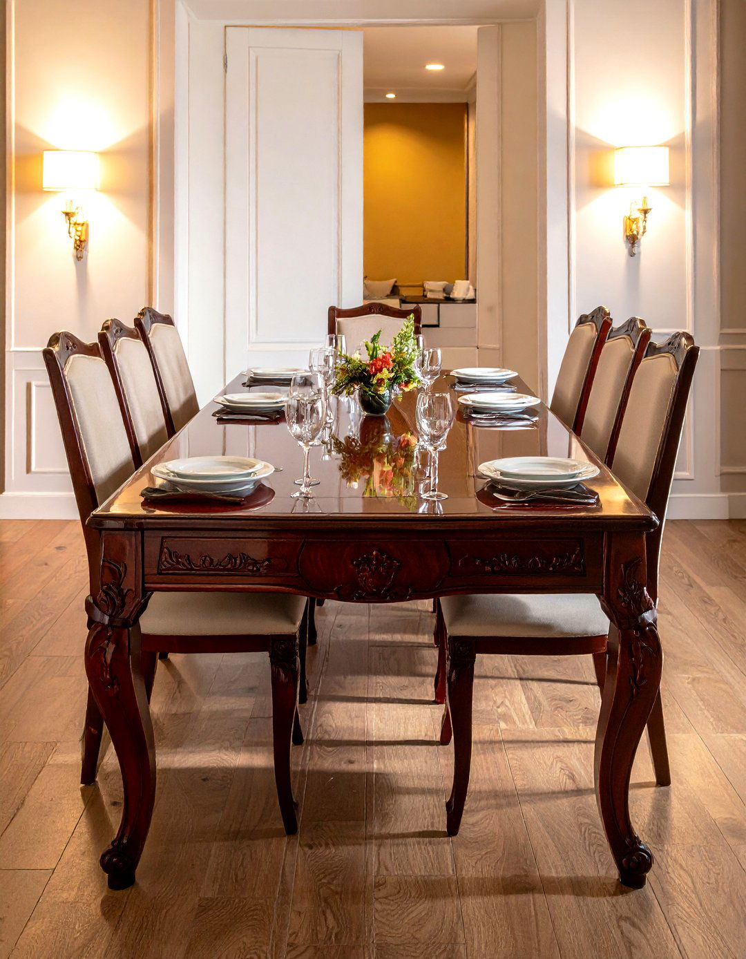 Mahogany Dining Table - 30 traditional entertaining dining ideas