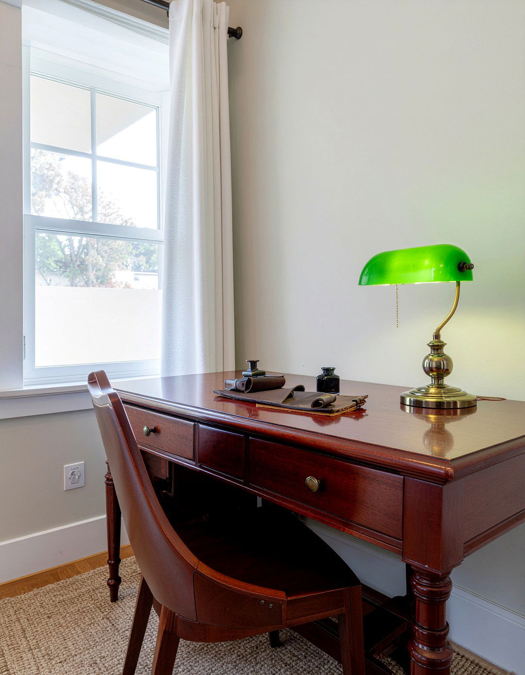 Mahogany Writing Desk For Bedroom - 30 bedroom mahogany furniture ideas