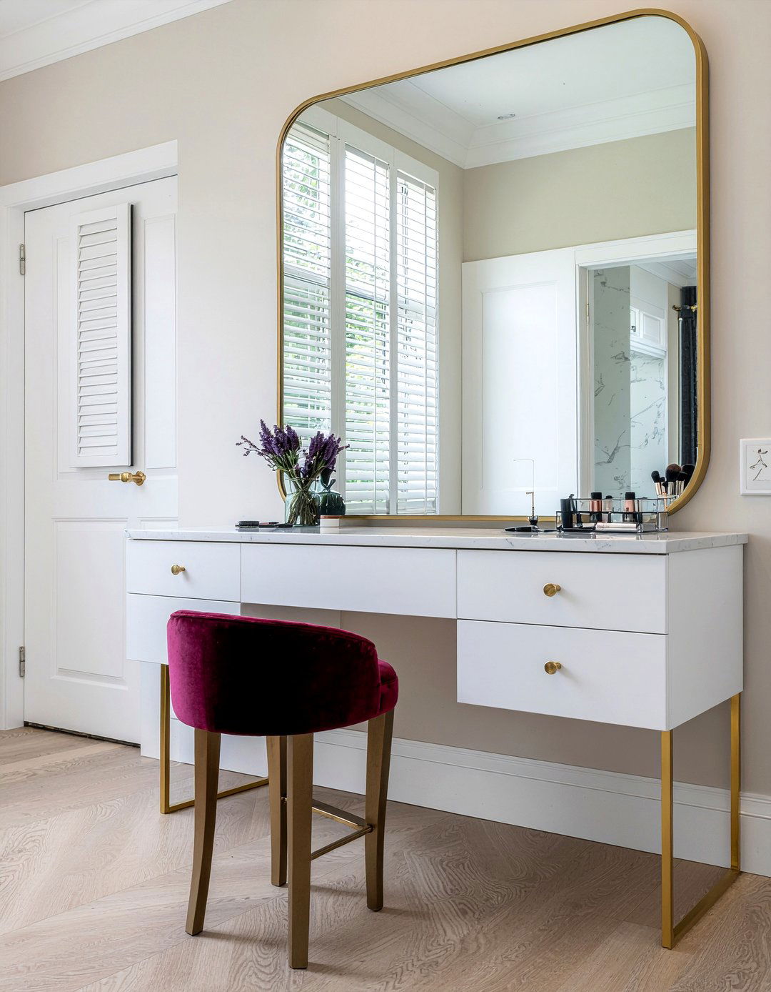 Makeup Vanity Station - 30 bathroom custom built ideas