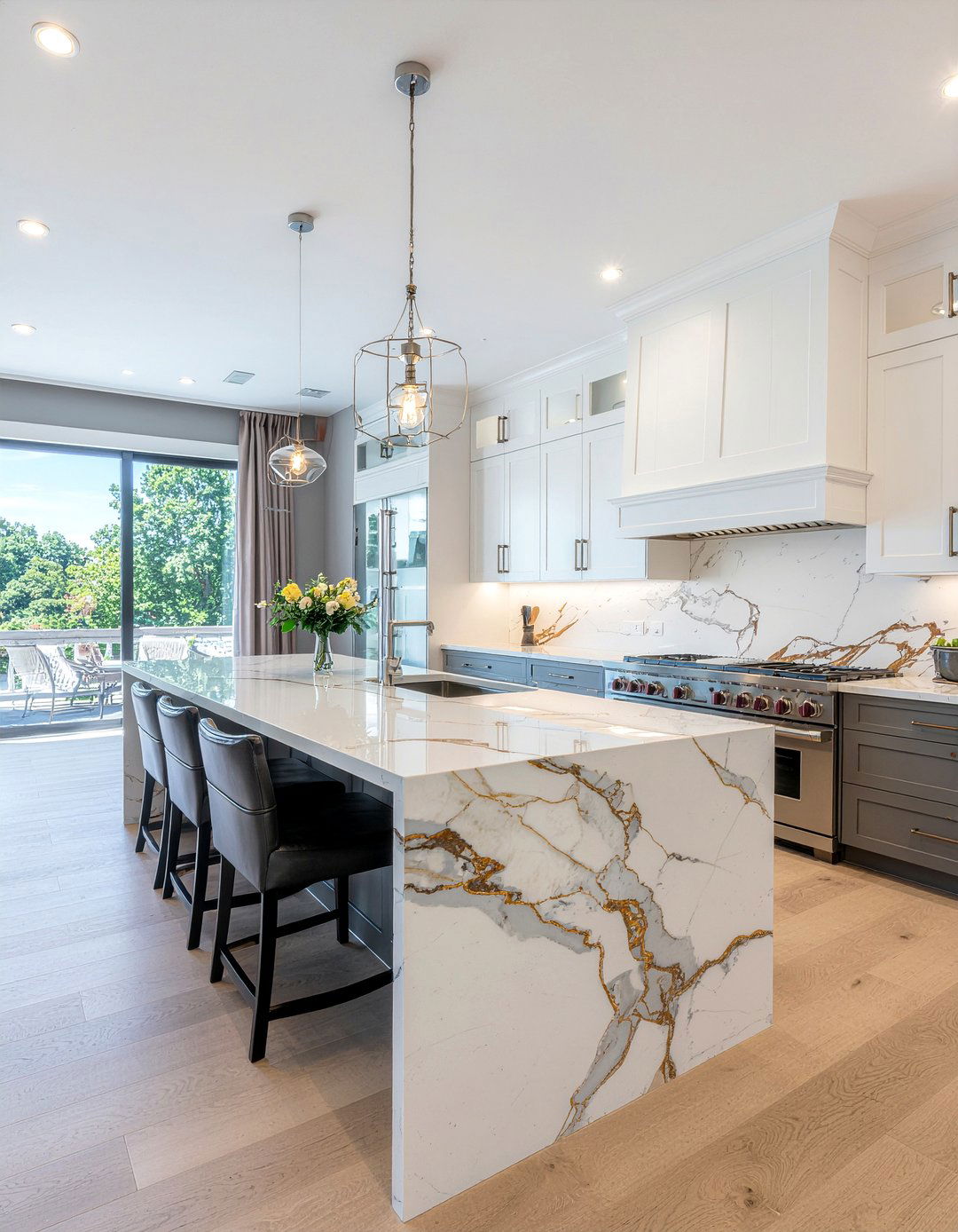 Marble Backsplash - 30 kitchen design tips