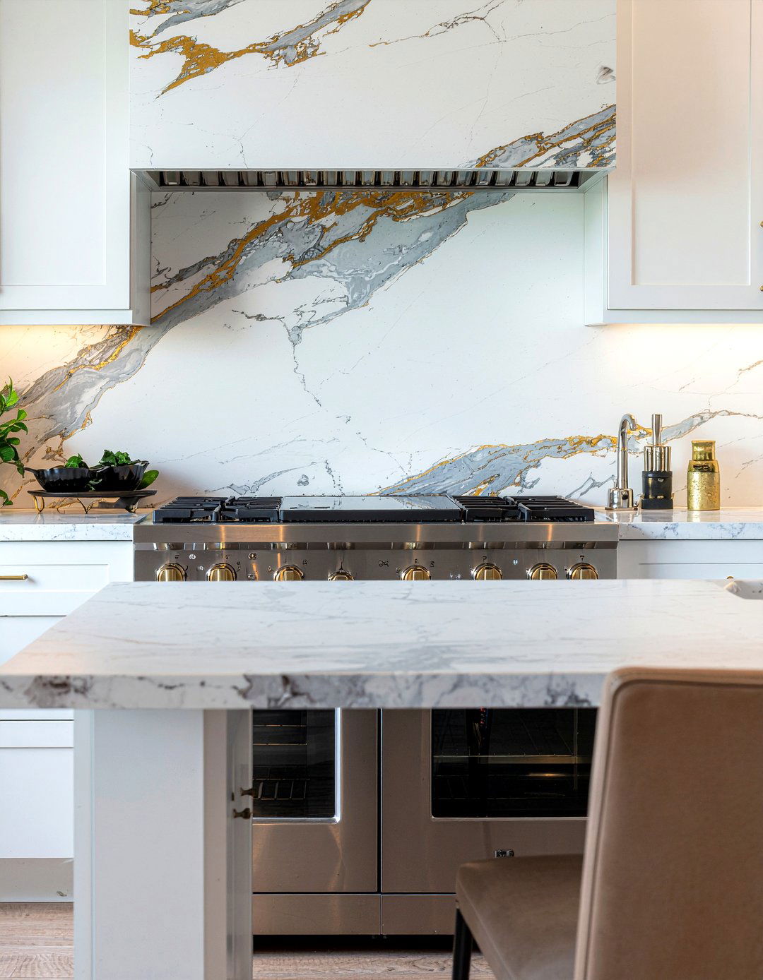 Marble Backsplash Tile - 30 layered kitchen ideas