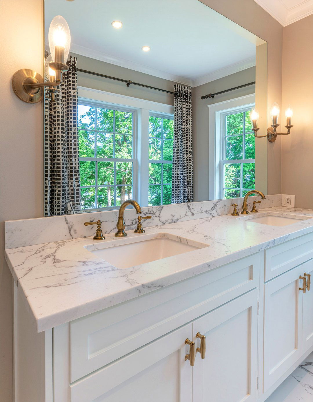 Marble Countertops - 30 bathroom charm ideas