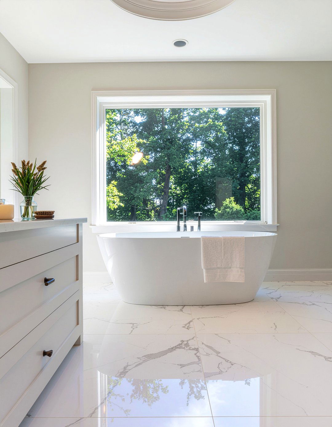 Marble Look Quartz Floor - 30 quartz bathroom ideas