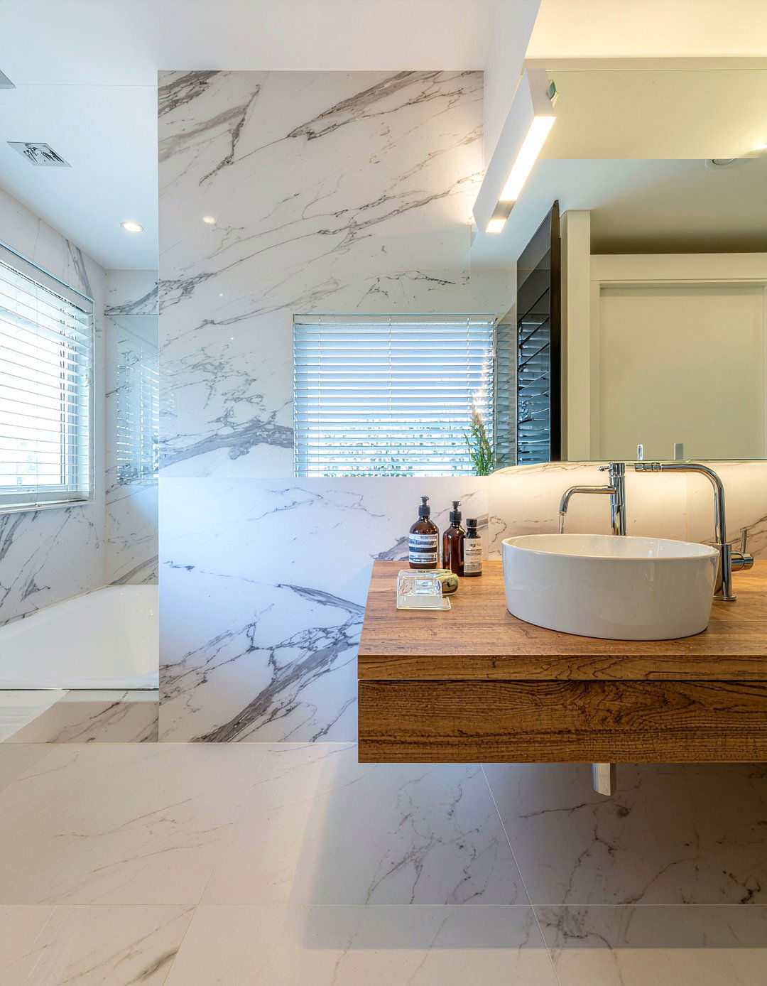 Marble Slab Wall - 30 marble bathroom ideas