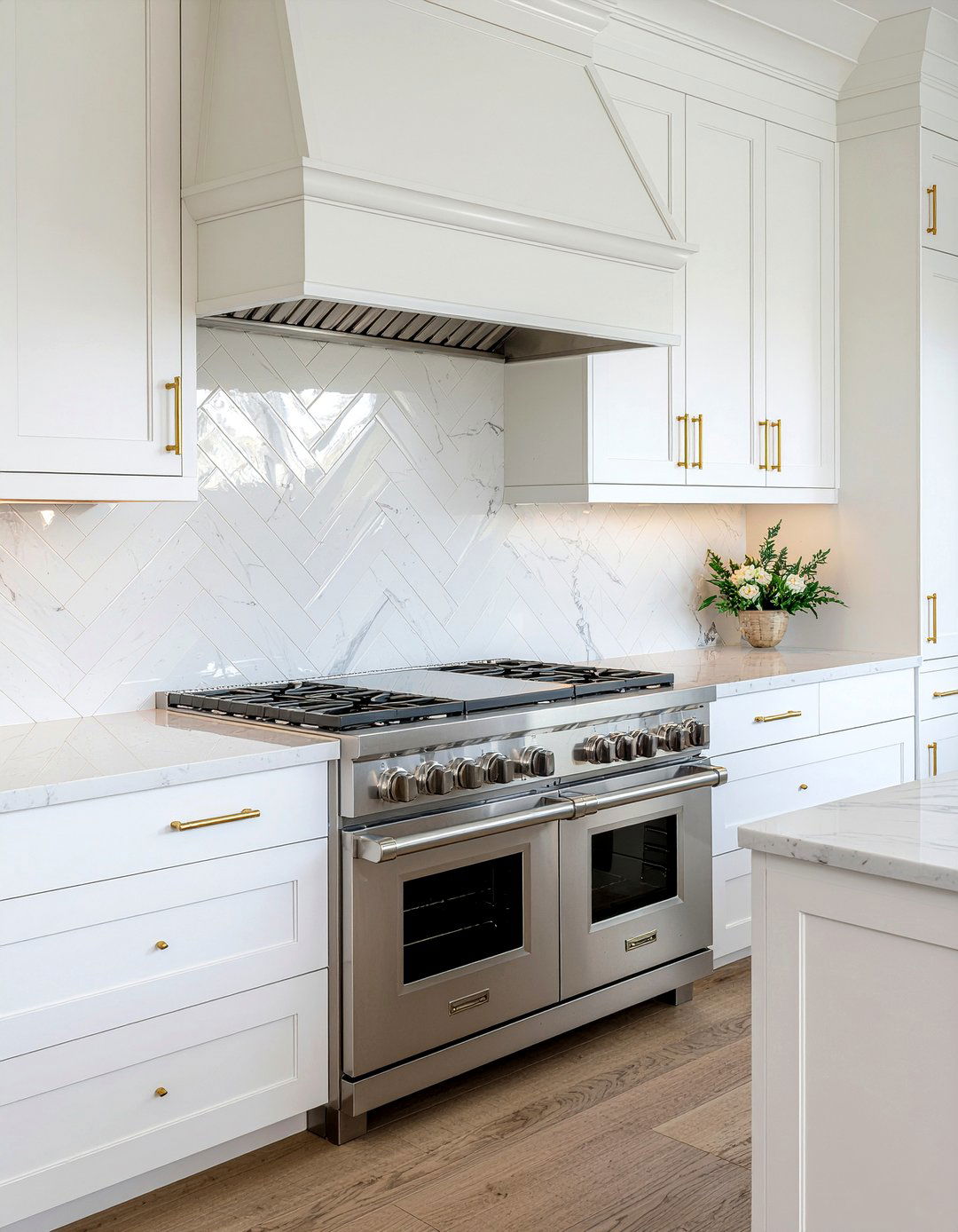 Marble Tile Backsplash - 30 kitchen must-haves