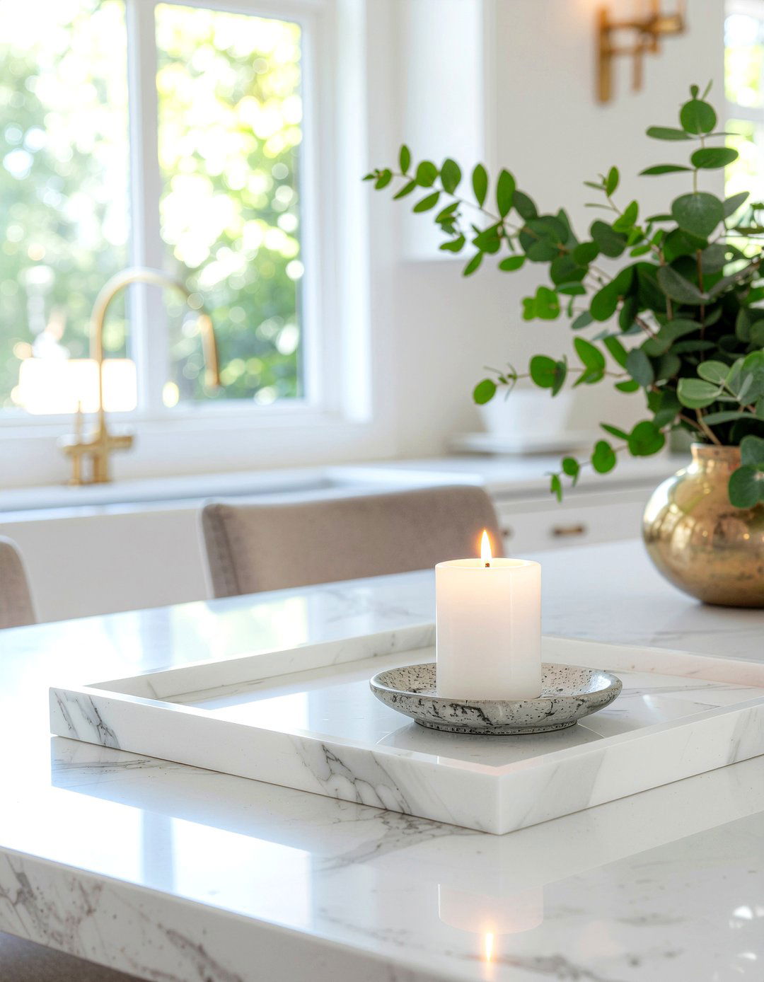 Marble Tray Display - 30 minimalist centerpiece dining ideas