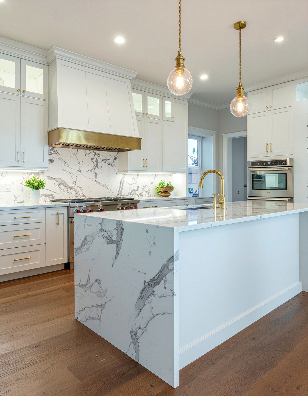 Marble and gold kitchen - 30 mixed material kitchen ideas